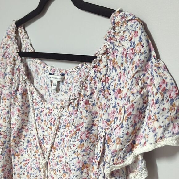 American Eagle Floral Short Sleeve Blouse - Picture 2 of 6
